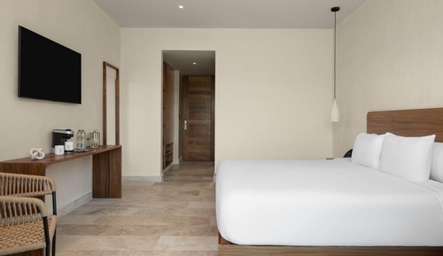 Club Room, 1 King Bed, Non Smoking (Standard)