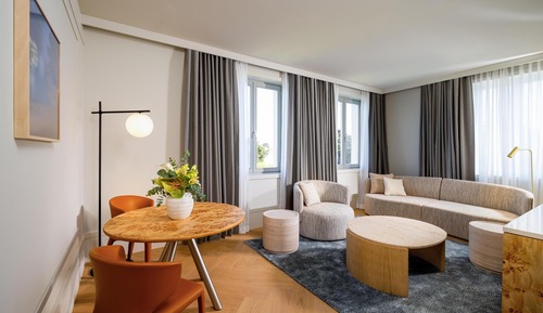 Suite (Regency)