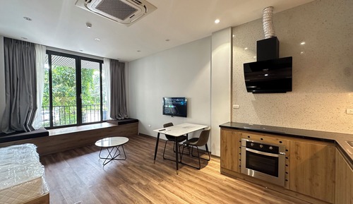 Basic Studio, Balcony