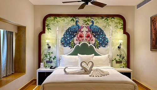 Suite, 1 Queen Bed (Deluxe Suite) Happy hours with 1+1 offer on selected beverages.