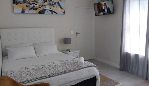 Deluxe Suite, City View