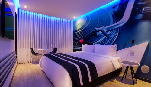 Room (Melody King)