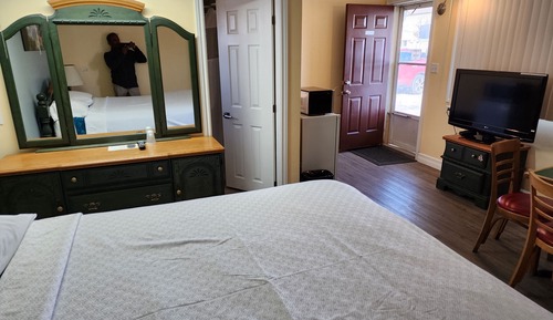 Classic Room, 1 Queen Bed, Non Smoking