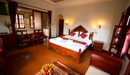 Deluxe Room, 1 King Bed, Non Smoking, Mountain View