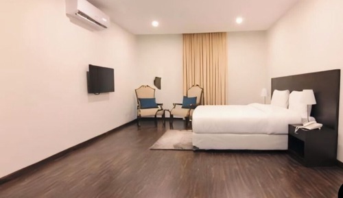 Deluxe Studio