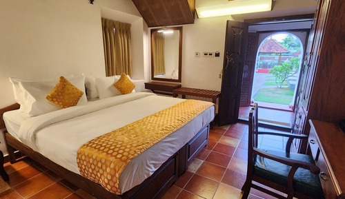 Superior Double or Twin Room, Patio, Courtyard View