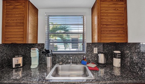 Design Studio Suite, Pool View