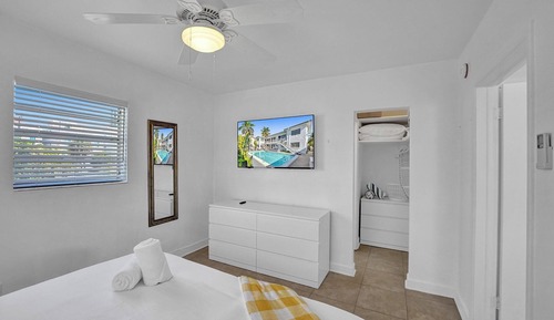 Royal Apartment, Pool View