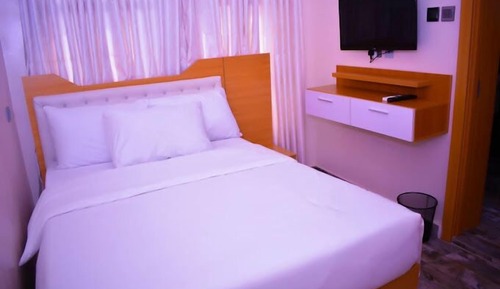 Comfort Room, Balcony, City View
