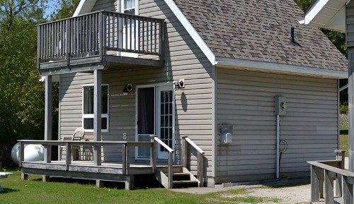 Chris' Cabin, Beach View