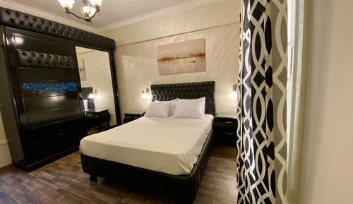 Presidential Villa, Patio, Garden View