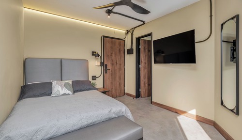 Loft, City View (830)