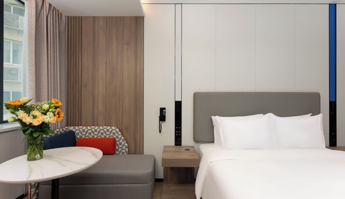 1 King Standard Extra Floor Space