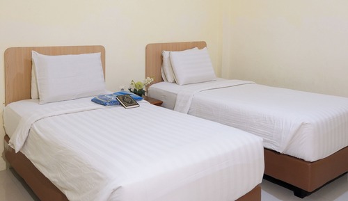 Standard Twin Smoking