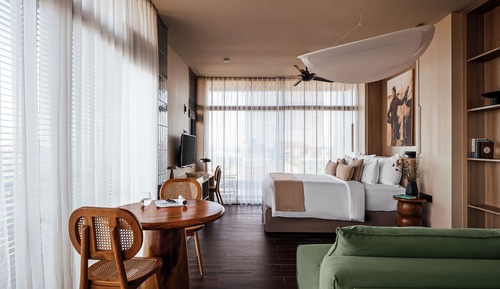 Family Studio Suite, 1 King Bed with Sofa bed, Non Smoking, Balcony