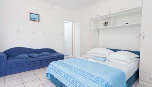 Apartment (Two Bedroom Apartment with Balcony)