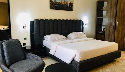 Premier Suite, Non Smoking, Private Bathroom