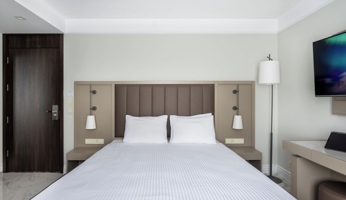 Deluxe Room, City View