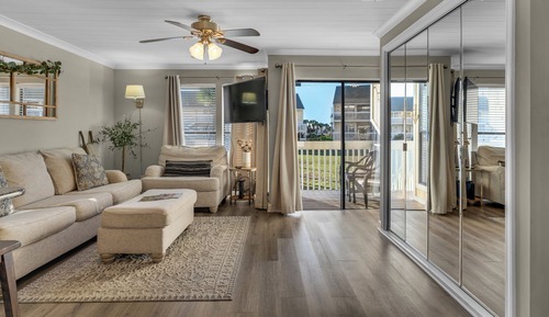 Studio, 1 Queen Bed, Patio, Garden View (Sandpiper Cove 8120 - No Pets Allowed)