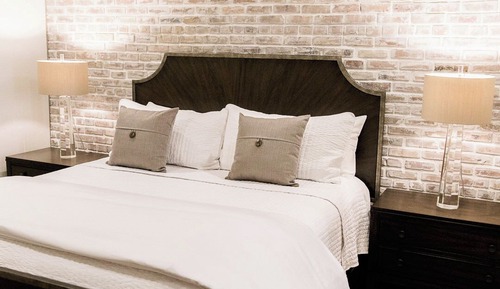 Luxury Condo, 2 Bedrooms, Kitchen (202)