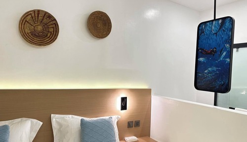 Deluxe Room, 1 King Bed, Pool Access, Pool View