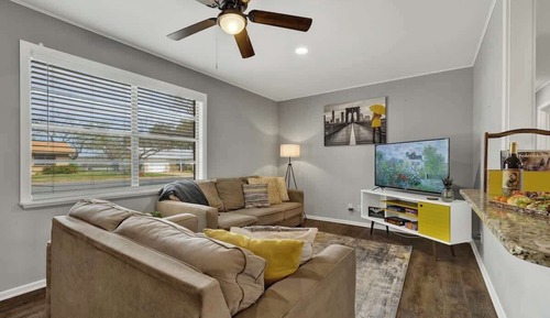 House, Multiple Beds, Patio, City View (207 Skylark Dr.)