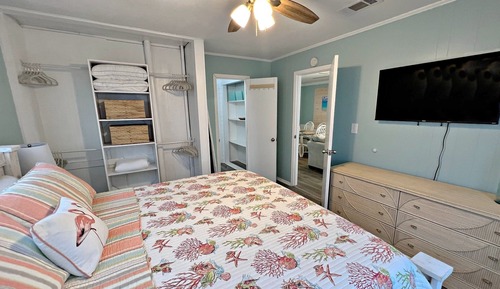 House, Multiple Beds, Kitchen (Stay Salty)