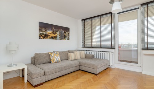 Studio, Balcony