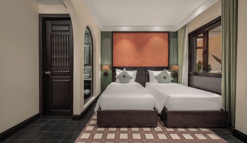 Signature Lantern Room