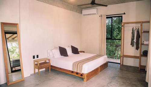 Deluxe Studio