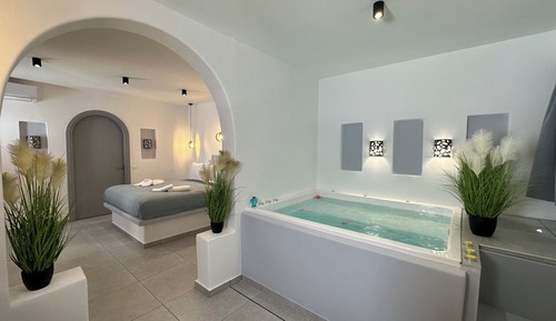 Junior Suite with Indoor hot tub