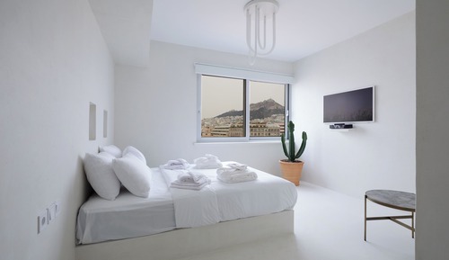 Suite with City View 4