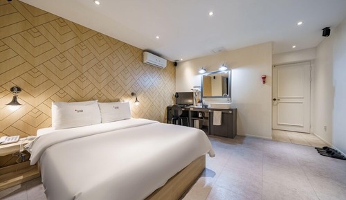 Queen Room - Spa