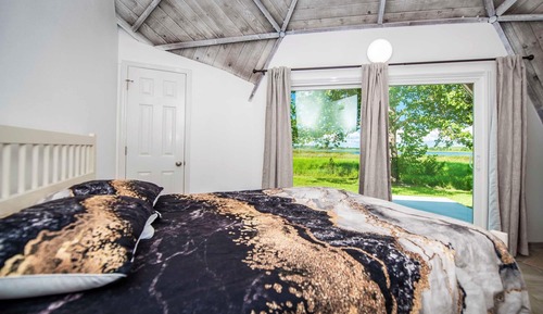 Studio, Accessible, Smoking