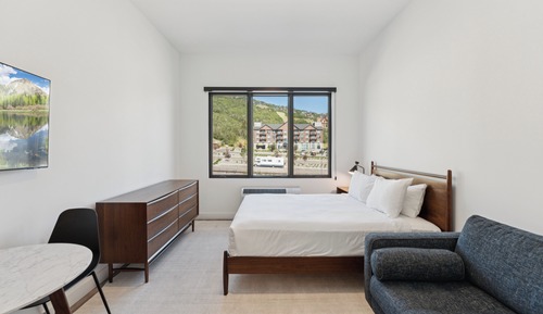 Room, 1 Queen Bed, Kitchen, Slope side