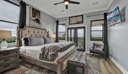 House, Multiple Beds, Pool Access (211 Garrison Rd)