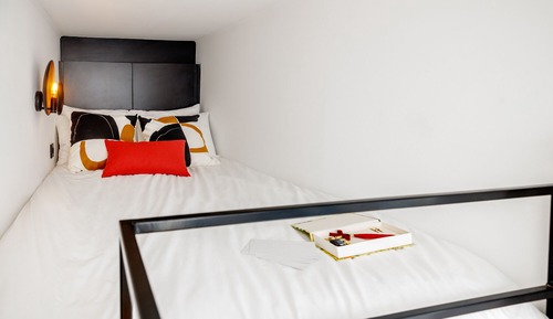 Basic Studio, 1 Large Twin Bed