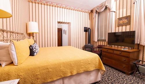 Premier Lafayette Suite #11, King Bed with Daybed, First Floor
