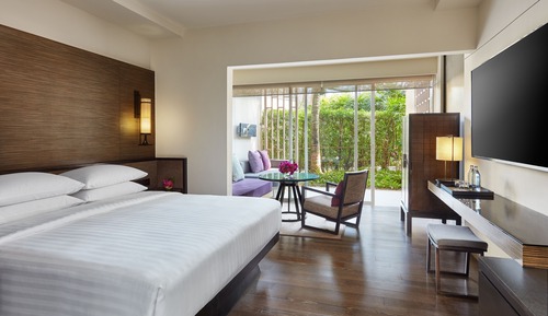 Deluxe Room, 1 King Bed (Club Access)