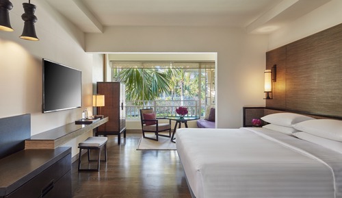 Club Room, 1 King Bed (Club Access)