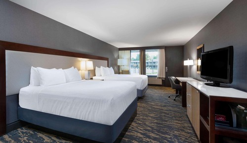 Superior Room, 2 Queen Beds, Non Smoking, Pool View