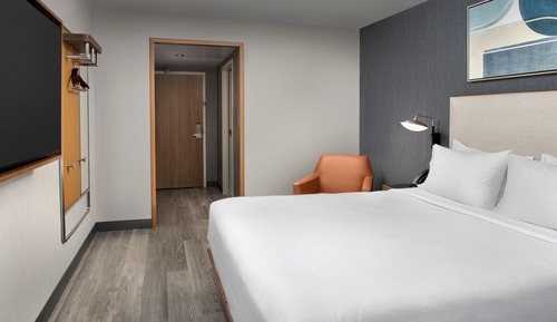 Room, 1 King Bed, Non Smoking (Mobility Accessible, Tub)