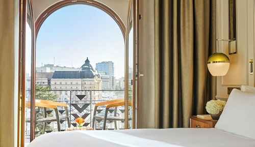 Classic Room, 1 King Bed, Balcony
