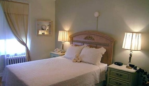 Standard Room, 1 Queen Bed