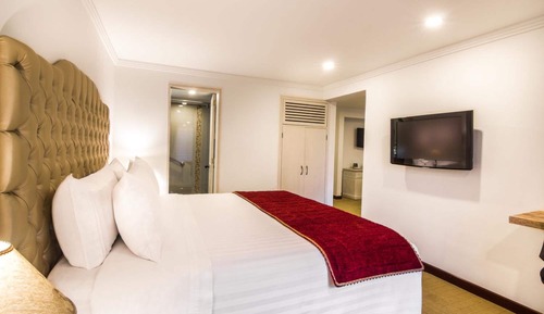 Standard Room, 1 Queen Bed