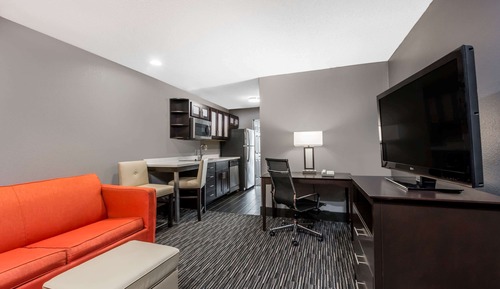 Suite, 1 King Bed, Non Smoking (Mobility Accessible)