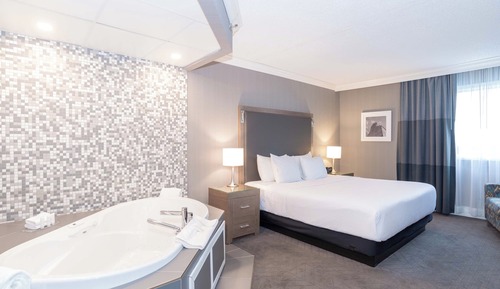 Suite, 1 King Bed with Sofa bed (Jacuzzi)