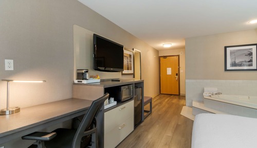 Standard Room, 1 King Bed, Non Smoking, Jetted Tub