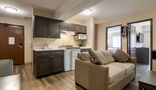 Suite, 2 Queen Beds, Kitchenette, Mountain View (with Sofabed)