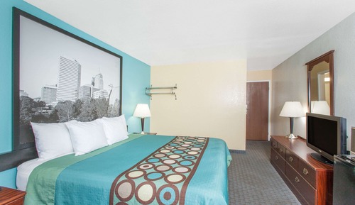 Room, 1 King Bed, Smoking